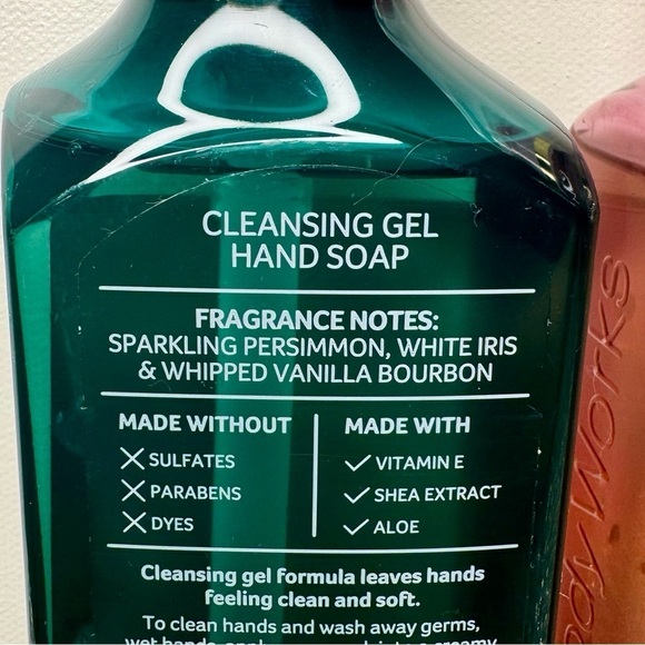 Bath and Body Works Winter Hand Soap Magic in the Air & Strawberry Snowflakes - Picture 4 of 5